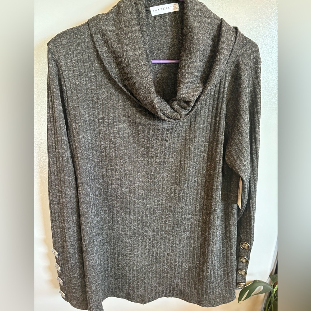 🎉Women long sleeve tunic in kind of a dark heathered olive color NWT